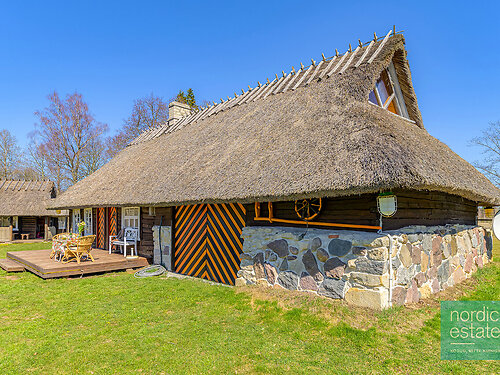 Muhu vald Suuremõisa, 4 tuba, 2 korrust, 214 m²